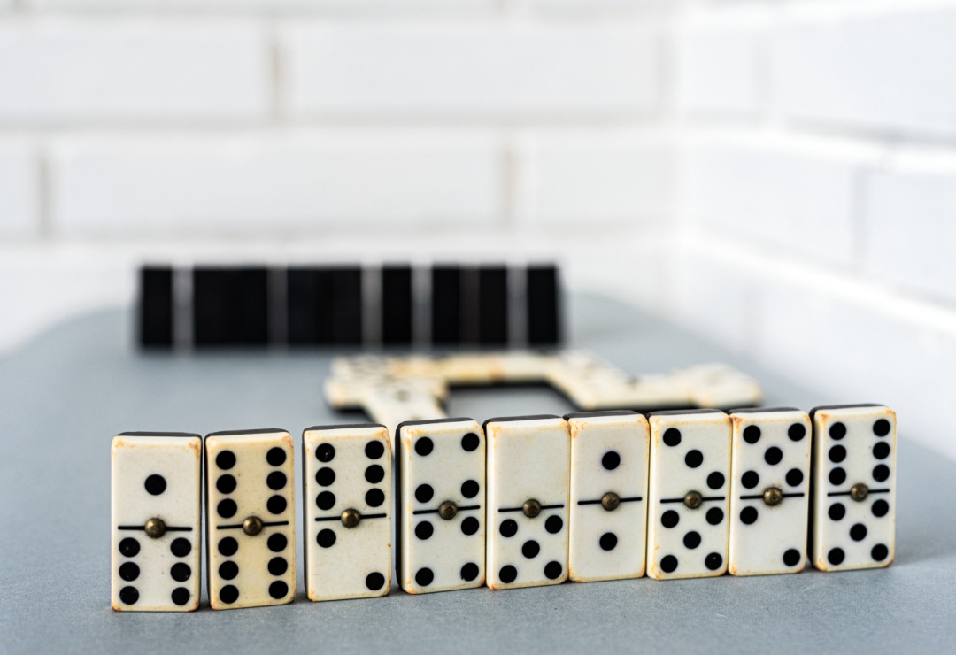 How Many Tiles Are Dealt in Dominoes